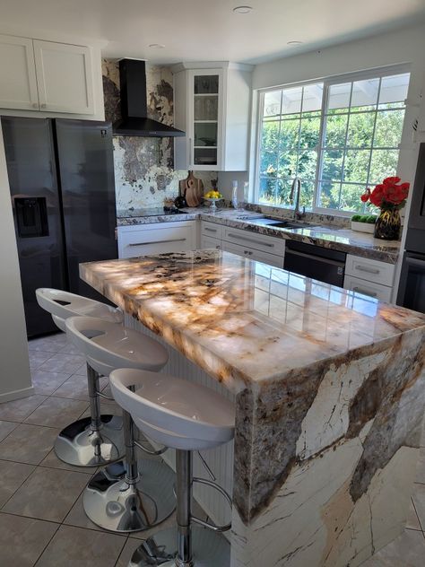 Patagonia countertops back-lit light under lit white cshaker cabinets brushed nickel hardware pulls Epoxy Kitchen Island, Epoxy Kitchen Countertops, Countertops Epoxy, Resin Art Wood, Modern House Decor, Epoxy Kitchen, Luxury Living Room Inspiration, Rustic Kitchen Cabinets, House Decor Modern