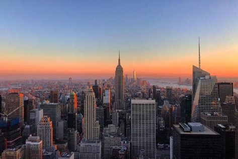 New York City skyline is one of the 10 most Instagrammable places in the US to travel to. Image credit: Instagram.com/rob_holloway City Panorama, Instagrammable Places, Manhattan New York, Nova York, City Skyline, Cn Tower, San Francisco Skyline, The Rock, Van Van