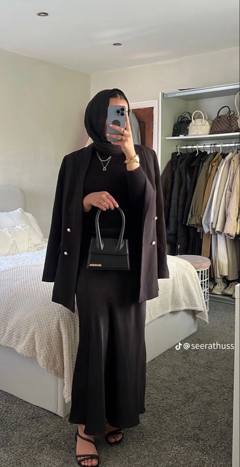 Hijabi Girl Aesthetic, Form Outfits, Sixth Form Outfits, Fashion Work Outfit, Hijabi Fits, Outfits Hijab, Book Fashion, Woman Suit, Feminine Clothing