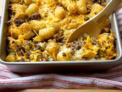 Hillbilly Hamburger Casserole | This  is simple, tasty and filling and only 5 ingredients! Perfect for a quick snack or meal. Hamburger Dinner, Gf Dinners, Black Bean Casserole, Moms Recipes, Oven Meals, Hamburger Casseroles Recipes, Yummy Casserole Recipes, Potato Puffs, Hamburger Casserole