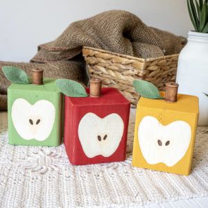 Diy Scrap Wood Projects, Diy Scrap Wood, Diy Apple, Scrap Wood Crafts, Fall Decorating Ideas, Apple Craft, Wood Block Crafts, Apple Decorations, Wood Scraps