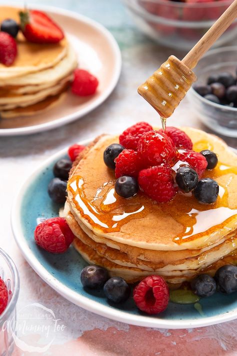 Pancake Photography, Peanut Butter Banana Pancakes, Fun Pancakes, Yogurt Pancakes, Pancake Recipe Buttermilk, Powder Milk, Pool Photography, Pancake Stack, Family Breakfast