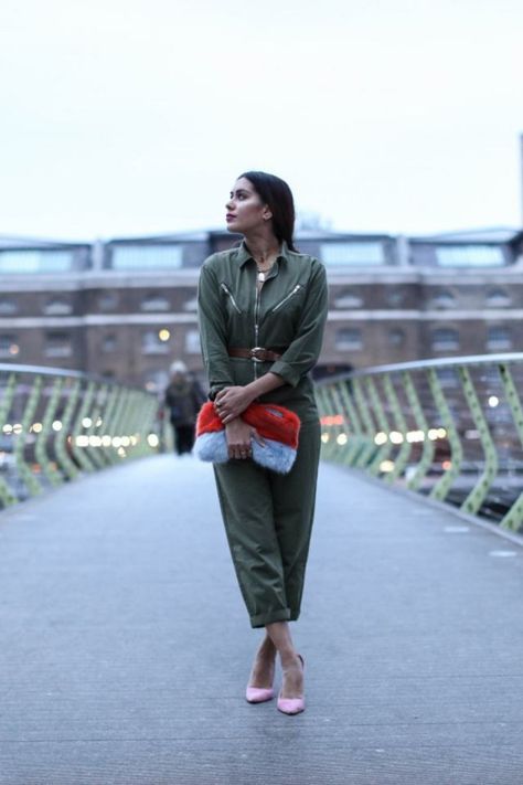 Topshop boilersuit styled by fashion influencer Reena Rai. She shares her top tips for styling a boilersuit outfit. Boiler Jumpsuit Outfit, Boilersuit Outfit, Preppy Style Outfits, Fashion Blogger Poses, Preppy Fall Fashion, Preppy Fall Outfits, Jumpsuit Outfits, Timeless Outfits, Preppy Fall