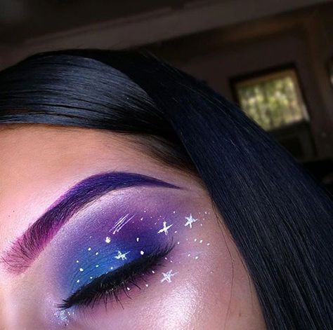 Nebula Makeup, Eye Mekup, Galaxy Costume, Extraordinary Makeup, Nebula Dress, Unicorn Eyeshadow, Shimmering Eyeshadow, Creative Eyeshadow, Fantasy Make-up