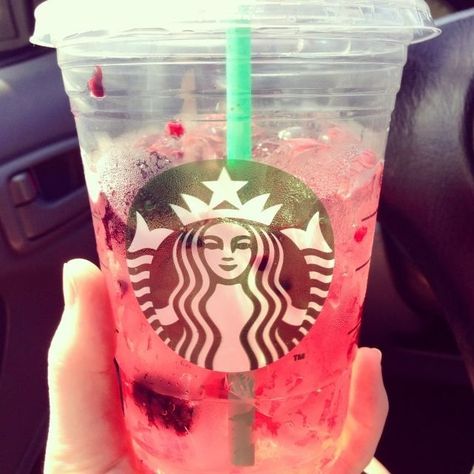 Berry Refresher.♡ Very Berry Hibiscus Refresher, 2014 Aesthetic, Tumblr Girly Aesthetic 2013, Aesthetic Drink, 2010s Aesthetic, Drink Aesthetic, 2013 Swag Era, Starbucks Lovers, Pink Tumblr Aesthetic