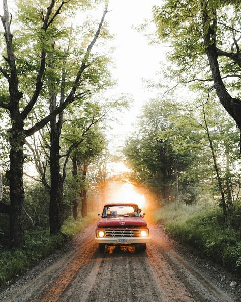 Pickup Truck Photography, Truck Photography, Baby Table, Farm Lifestyle, Old Pickup, Old Pickup Trucks, Ford F100, Classic Pickup Trucks, Dirt Road