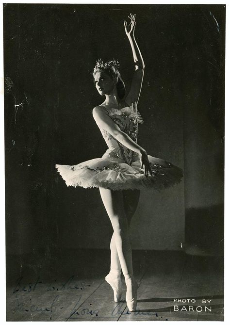 Moira Shearer Moira Shearer, Gjon Mili, Ballets Russes, Ballet Russe, Vintage Ballerina, Ballet Photos, World Of Art, Ballet Photography, Royal Ballet