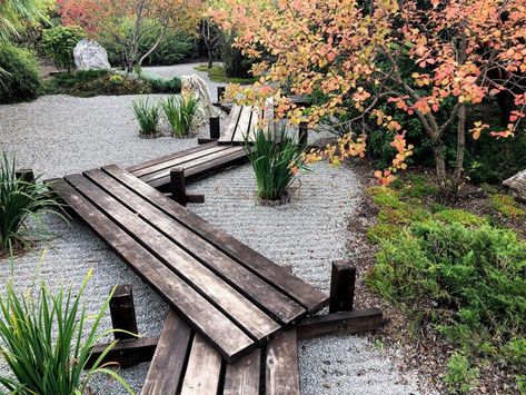 Japanese Hillside Garden Design, Japanese Garden Path, Japanese Stone Garden, Pavers Ideas, Garden Bridge Design, Japanese Courtyard, Peace Garden, Japanese Garden Landscape, Floating Deck