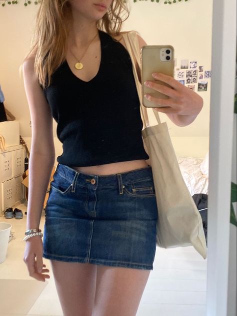 Halter Top Mini Skirt, Casual Jean Skirt Outfits Summer, Denim Skirts Short, Halter Top And Skirt Outfits, Short Demin Skirt Outfits, Outfit Ideas Skirt Short, Denim Skirt Short Outfits, Short Skirts Outfits Aesthetic, Demin Mini Skirt Outfits