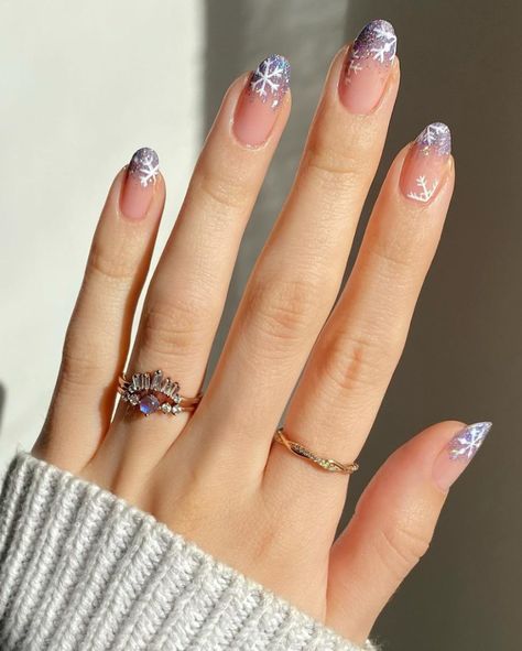 30+Christmas & New Year's Party Nail Designs! Party Nail Design, Classic Nail Art, Glitter Tips, New Years Eve Nails, Snowflake Nail Art, December Nails, Festive Nail Art, Holiday Nail Designs, Christmas Nails Easy