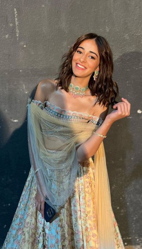 Ananya Pandey, Trendy Outfits Indian, Indian Outfits Lehenga, Traditional Indian Dress, Indian Dresses Traditional, Traditional Indian Outfits, Simple Pakistani Dresses, Indian Bridal Outfits, Designer Party Wear Dresses