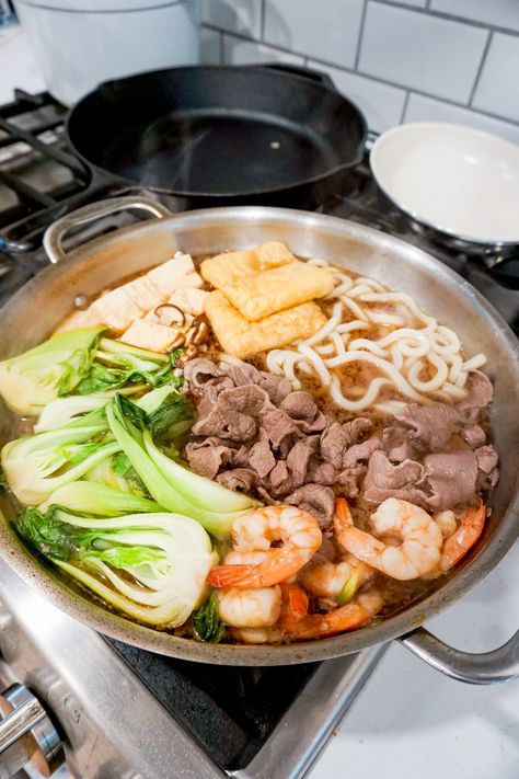 Sukiyaki Chicken Recipe, Sukiyaki Recipe Japanese Food, Sukiyaki Broth Recipe, Sukiyaki Recipe Beef, Easy Sukiyaki Recipe, Japanese Sukiyaki Recipe, Japanese Sukiyaki, Chanko Nabe, Nabe Recipe