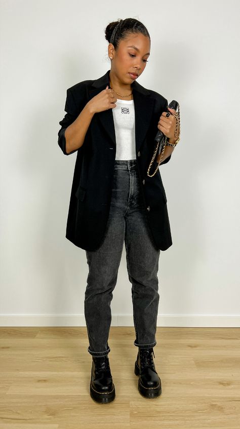 Mid Size Blazer Outfit, Business Casual With Doc Martens, Black Oversized Blazer Outfits For Women, Oxfords Outfit Women, Work Jean Outfits Women, Blazer Outfit 2023, Oversized Fall Blazer For Workwear, Grey Jeans Outfit Women, Oversized Fall Workwear Blazer