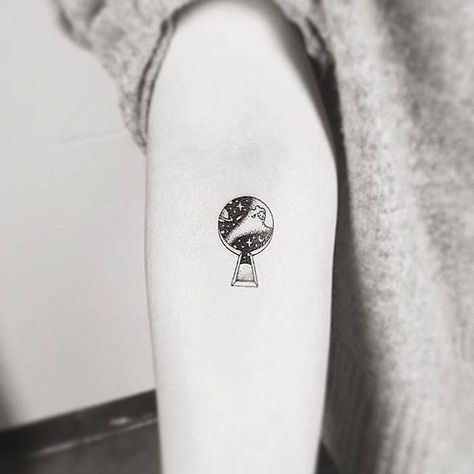 Arlo Tattoo, Keyhole Tattoo, Thigh Piece Tattoos, Tats Ideas, Funny Tattoo, Inner Forearm Tattoo, Small Tats, Trendy Tattoo, Body Modification