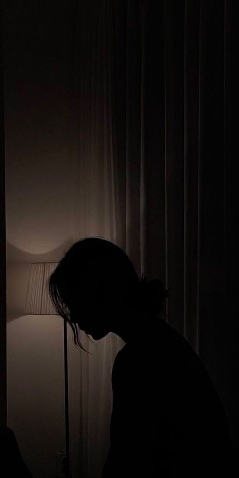 Girls Asthetics Dp, Dark Asthetics Photos, Girl Asthetics, Cat Phone Wallpaper, Alone In The Dark, Beautiful Night Images, Lonely Girl, Girl Background, Shadow Photos