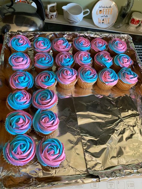 Gender Reveal Ideas Snacks, Gender Reavel Foods, Snacks For Gender Reveal Party, Gender Reveal Food Ideas For Party, Gender Reveal Cookout, Gender Reveal Finger Food Ideas, Gender Reveal Cupcakes Pink And Blue, Ways To Reveal Gender, Gender Reveal Pretzels