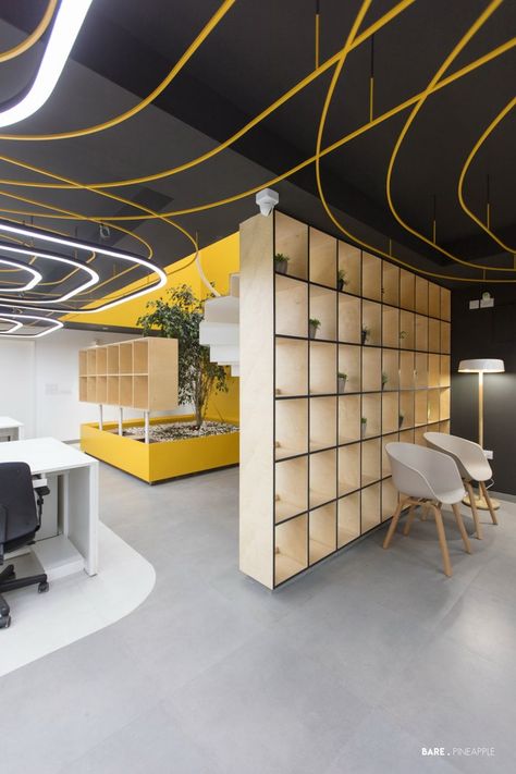 Tech Office Design Workspace Inspiration, Office Staff Room Design, Architects Office Interior, Yellow Office Interior Design, Yellow Office Design, Architect Office Interior Design, Simplistic Office, Lines Interior Design, Office Minimalist Design