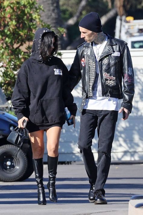 fall 2021 Travis Barker And Kourtney Kardashian Costume, Kourtney And Travis Halloween Costume, Travis Barker Outfit, Travis Barker Style, Kourtney Kardashian Travis Barker, Kourtney And Travis, Kourtney Kardashian Travis, Kourtney Kardashian 2018, 90s Girl Fashion