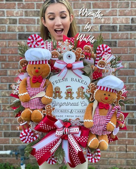 Rustic Christmas Decorations, Christmas Decorations Ideas, Gingerbread Wreath, Snack Cakes, Gingerbread Decor, Gingerbread Christmas Decor, Decor Christmas Tree, Christmas Swag, Christmas Mesh Wreaths