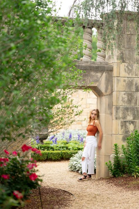 Traditional Senior Portraits, Senior Picture Botanical Garden, Arboretum Senior Pictures, Senior Portrait Locations, Unique Senior Picture Locations, Senior Pictures In A Garden, Botanical Gardens Senior Pictures, Mansion Senior Pictures, Dallas Senior Pictures Locations