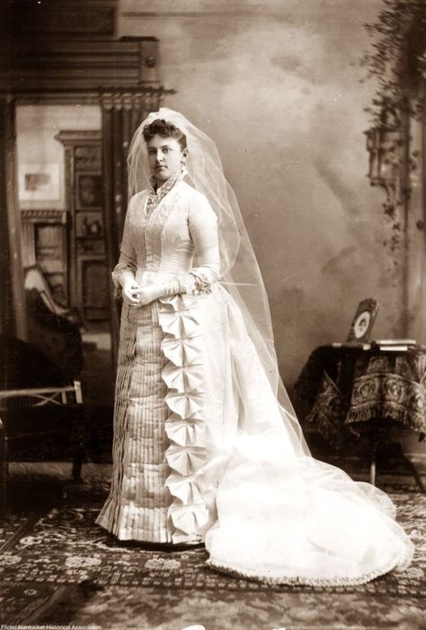 Victorian Bride Photographs Are So Beautiful Victorian Bride, Victorian Wedding Dress, Vintage Wedding Gowns, Vintage Brides, Vintage Wedding Photos, Victorian Wedding, Vintage Wedding Dresses, Wedding Gowns Vintage, Antique Wedding