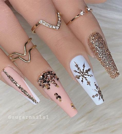 Festive Christmas Nail Art Ideas : Deep Red & Shimmery Red Nails Sugar Nails, Winter Nails Acrylic, Long Acrylic Nails Coffin, Snowflake Nails, Nail Swag, Xmas Nails, Coffin Nails Designs, Bling Nails, Fancy Nails