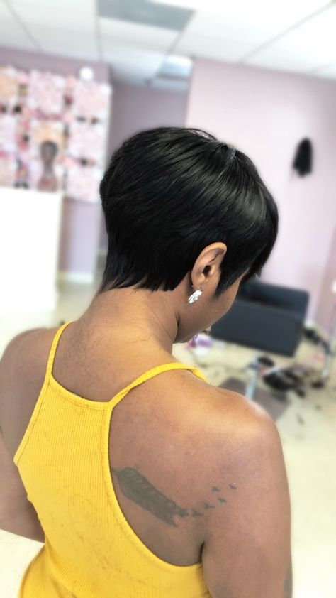 Bob Short Hairstyles For Black Women, 27piece Quick Weave Short Hair, Short Pieces Of Hair Around Face, Short Weave Hairstyles For Black Women, 27 Piece Quick Weave Hairstyles, Bob Haircuts For Round Face, Hair Weave Styles, Short Quick Weave Hairstyles, Haircuts For Round Face