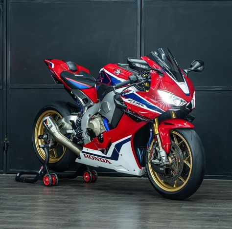 Honda CBR1000RR SP1 Honda Motorcycles Cbr, Honda Fireblade, Honda Motorbikes, Honda Cbr 1000rr, Logo Design Inspiration Branding, Bike Pic, Bmw S1000rr, Sports Bikes Motorcycles, Honda Motorcycles