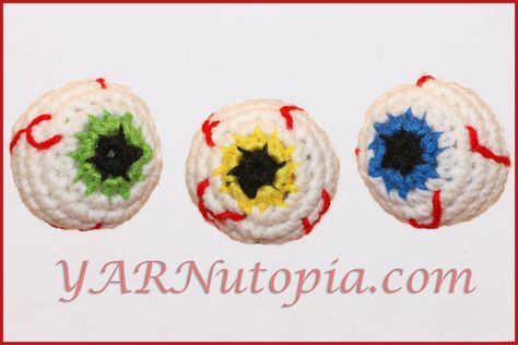 Eyeballs - free crochet pattern plus video from YARNutopia By Nadia Fuad Eyeball Crochet, Crochet Hacky Sack, Creepy Plush, Crocheted Halloween, Crochet Halloween Patterns Free, No Privacy, Eye Balls, Eye Ball, Fiber Crafts