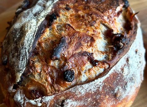 No-Knead Cranberry Walnut Artisan Bread Cranberry Walnut Artisan Bread, Roasted Garlic Artisan Bread, Garlic Artisan Bread, Savoury Loaf, Blueberry Quick Bread, Cranberry Walnut Bread, Popover Recipe, Artisan Pizza, Yeast Bread Recipes