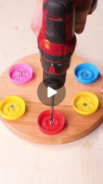 Five Minute Crafts Videos, Five Minute Crafts, Diy Craft Hacks, Diy Handyman, Easy Diy Hacks, Diy Garage Door, Diy Crafts Life Hacks, 5 Min Crafts, Diy Cleaning Hacks