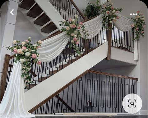 Banister Wedding Decorations Railings, Wedding Stairs Decoration Tulle, Bannister Wedding Decorations, Draped Staircase Wedding, Home Decor Wedding Ideas, Wedding Decorations For Outside, Staircase Draping Wedding, Diy Floral Staircase, Floral Railing Design Wedding