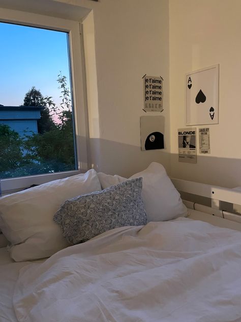 Cozy Room Aesthetic, Cleaning Aesthetic, Vision Board Images, Aesthetic Clean, Sleeping Room, Clean Bedroom, Bedroom Posters, Cozy Room, Bedroom Aesthetic