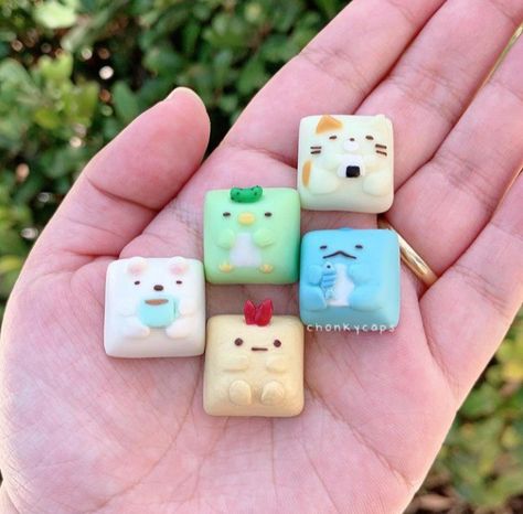 Artisan Keycaps Clay, Polymer Clay Keycaps, Clay Keycaps, Cute Keycaps, Clay Cute, Custom Keycaps, Artisan Keycaps, Cute Baking, Clay Diy Projects