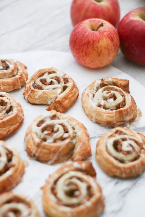 Apple Pinwheels Recipe, Apple Cinnamon Pinwheels, Mini Apple Cinnamon Rolls, Pinwheel Pastry, Toddler Pinwheels, Sweet Pinwheels, Apple Pie Dough, Apple Recipes With Puff Pastry, Recipe With Apples