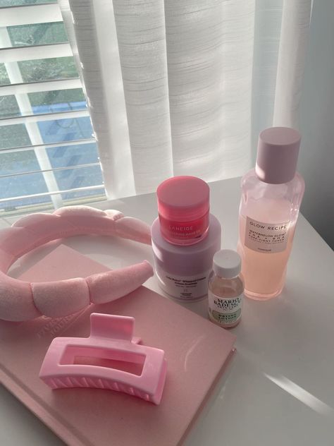 pink skincare Pink Skincare Aesthetic, Pink Skincare, Skincare Aesthetic, Image Skincare, Skin Care Items, Pink Vibes, Girl Tips, Yellow Aesthetic, + Core + Aesthetic