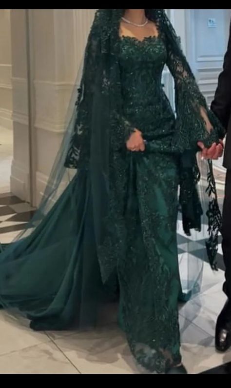 Cottage Witch Aesthetic, Dress With Veil, Cottage Witch, Fancy Dresses Long, Elegant Dresses Classy, Witch Aesthetic, Fancy Dresses, Elegant Dresses, Green Dress