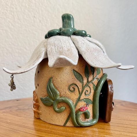 Fairy Garden Pottery Ideas, Ceramic Dwelling, Clay Lanterns Ideas Ceramics, Ceramic Jar Ideas, Clay Lantern, Clay Lanterns Ideas, Ceramic Lantern Ideas, Clay Projects For Adults, Handbuilding Pottery Ideas