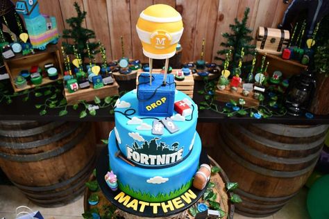 Matthew's Fortnite 9th Battle Royal | CatchMyParty.com Fortnite Battle Royale Cake, Fortnite Bday Cake, Fortnite Birthday Decor, Peely Fortnite Birthday Cake, Fortnite Birthday Banner, Fortnite Drop Box Cake, 5th Birthday Cake, Salmon Cakes, Superhero Cake