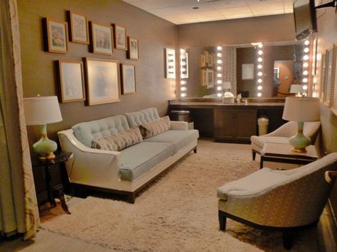 Opry House dressing room Backstage Green Room Ideas, Private Dressing Room, Theatre Green Room, Back Stage Dressing Room, Backstage Concert Room, Pageant Room, Backstage Green Room, Celebrity Dressing Room, Dressing Room Aesthetic