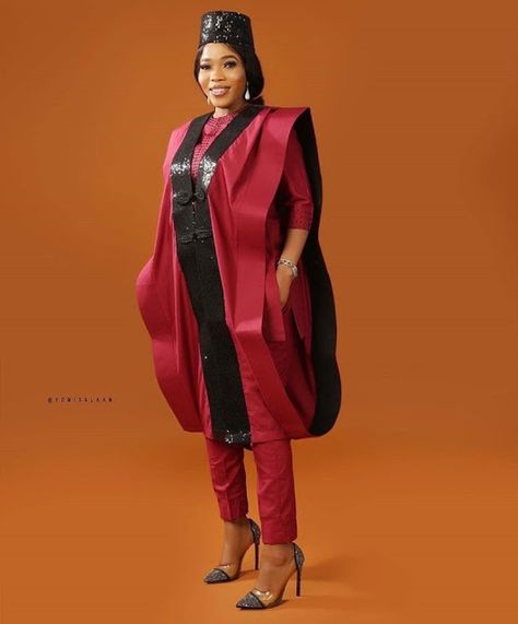 Latest Agbada Styles For Ladies Female Agbada Styles, Women Wedding Suit, Agbada Design, Lace Outfits, African Dresses Men, African Fashion Skirts, Couples Outfit, African Clothing For Men, Ladies Wear