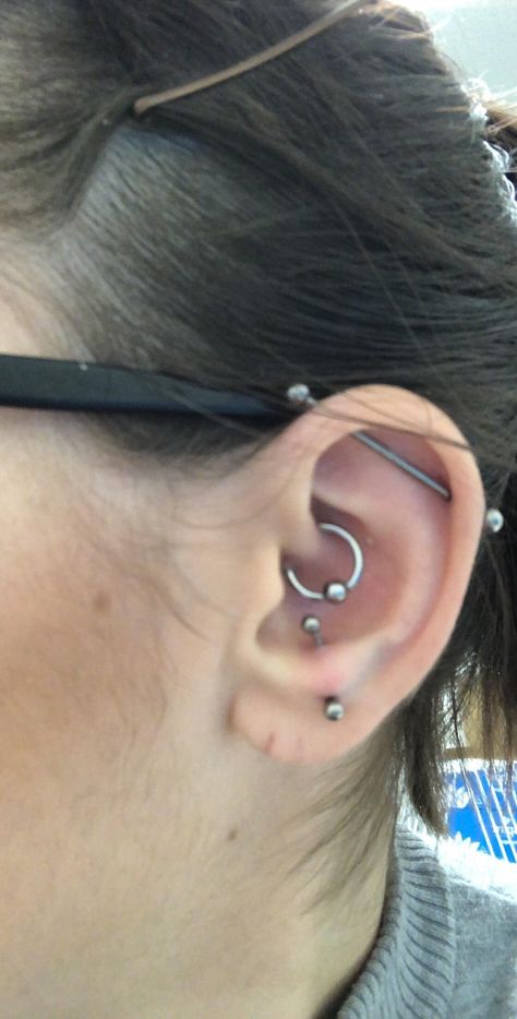 Ear Piercing Ideas, Piercings Ideas, Anti Tragus, Cute Piercings, Industrial Piercing, Piercing Ideas, Ear Piercing, Cartilage Piercing, Body Mods