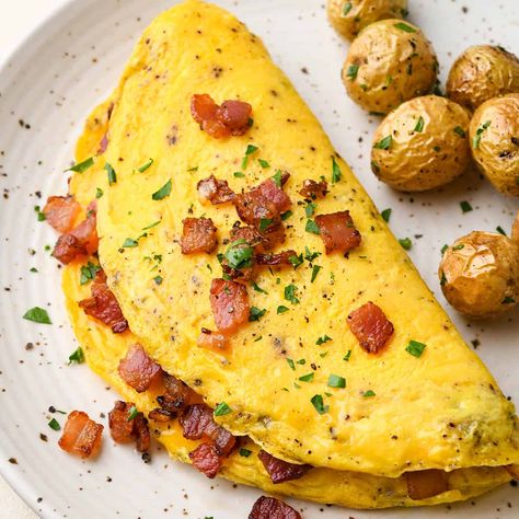 Best Omelette, Perfect Omelette, Omlet Recipes, Omelette Recipe Easy, Cacciatore Recipes, Cheese Omelet, Omelets Recipe, Flavor Combinations, Omelette Recipe