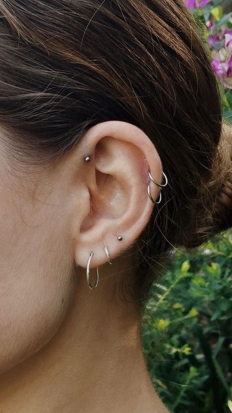 Piercing Hoop Ear, Earrings Aesthetic Both Ears, Piercing Ideas 3 Holes, Ear Piercing Helix Hoop, Earings Piercings Minimalist, Ear Pearcing Ideas Aesthetic, Ear Piercings Rings, Curated Piercing Ideas, Both Ear Piercings