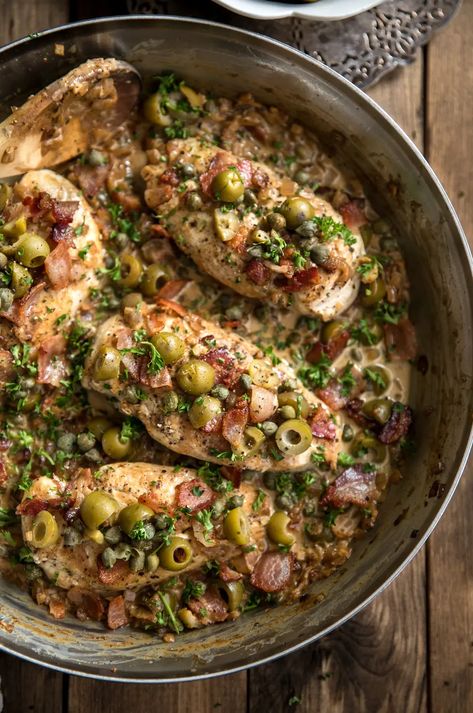 Skillet Chicken with Bacon, Caper and Olive Sauce via @theforkedspoon #skilletdinner #bacon #chicken #olives #easyrecipe #comfortfood #theforkedspoon Enchiladas Easy, Chicken With Bacon, Olive Sauce, Capers Chicken, Cream Chicken, Chicken Tender, Best Chicken Recipes, Skillet Chicken, Chicken Dishes Recipes