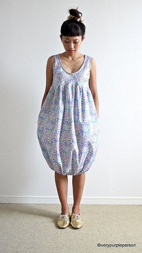 simple dresses with bubble hem. The bodices are  cut on bias so they are a bit stretchy. The bubble effect is achieved by simply inserting elastic into the skirt hem. Bubble Shirt, Denim Bag Diy, Floral Fabrics, Aesthetic Dress, Tulip Dress, Bubble Hem, Bubble Dress, Burda Style, Handmade Dresses