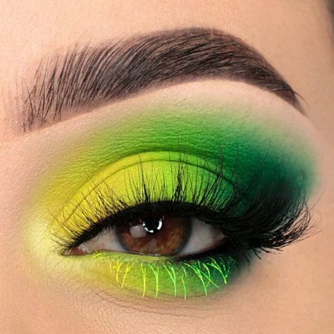 Green Make Up Halloween, Yellow And Green Eye Makeup, Green Eye Makeup Halloween, Green And Orange Eye Makeup, Bright Green Eye Makeup, Lemon Makeup Looks, Neon Green Makeup Looks, Eye Makeup Ideas Colorful, Lime Green Makeup Look