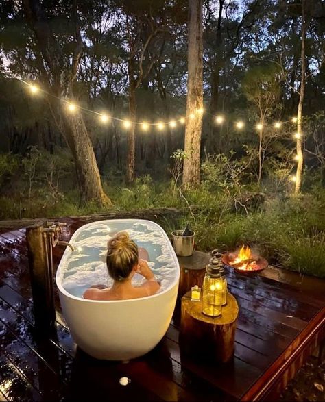 Outdoor Bath Aesthetic, Bathtub In The Garden, Romantic Hot Tub Ideas, Outside Tub Ideas, Outdoor Tub Ideas Backyard, Outdoor Spa Area Ideas, Bath Tub Outdoor, Outdoor Bathtubs, Outdoor Bath Tub