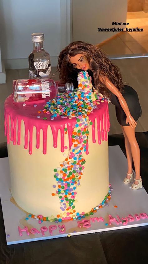 Drunk Barbie Birthday Party, Birthday Cake Baddie, 19 Birthday Cake Ideas, Baddie Birthday Cake, It's My Birthday Instagram, Birthday Baddie, Drunk Barbie Cake, 21st Birthday Girl, 18th Cake