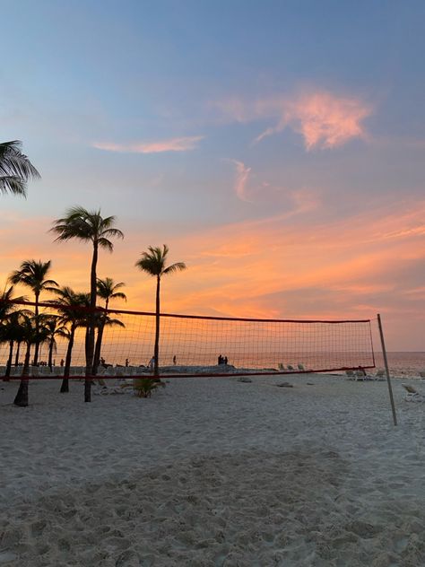 Volleyball Wallpaper, Volleyball Court, Volleyball Photos, Volleyball Inspiration, Beach Volley, Volleyball Pictures, Pretty Beach, Volley Ball, Beach Volleyball